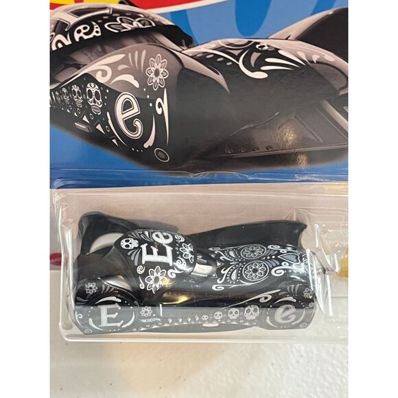 Hot Wheels Cloak & Dagger Art Cars 10/10 Special Feature Diecast 1:64 - Picture 7 of 10